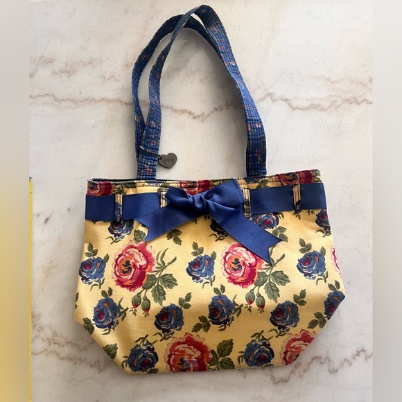 DONNA SHARP QUILTED FLORAL WOMENS SPRING HANDBAG WITH BOW - Picture 1 of 7